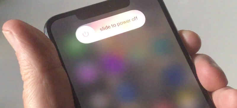 Esto es lo que ves cuando lo haces a la manera de Apple. Esto es apagar el iPhone antes de volver a encenderlo. Simplemente no siempre es posible hacerlo.