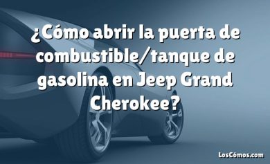 ¿Cómo abrir la puerta de combustible/tanque de gasolina en Jeep Grand Cherokee?