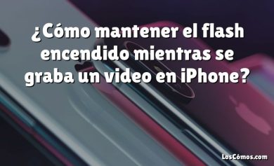 ¿Cómo mantener el flash encendido mientras se graba un video en iPhone?