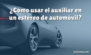 ¿Cómo usar el auxiliar en un estéreo de automóvil?